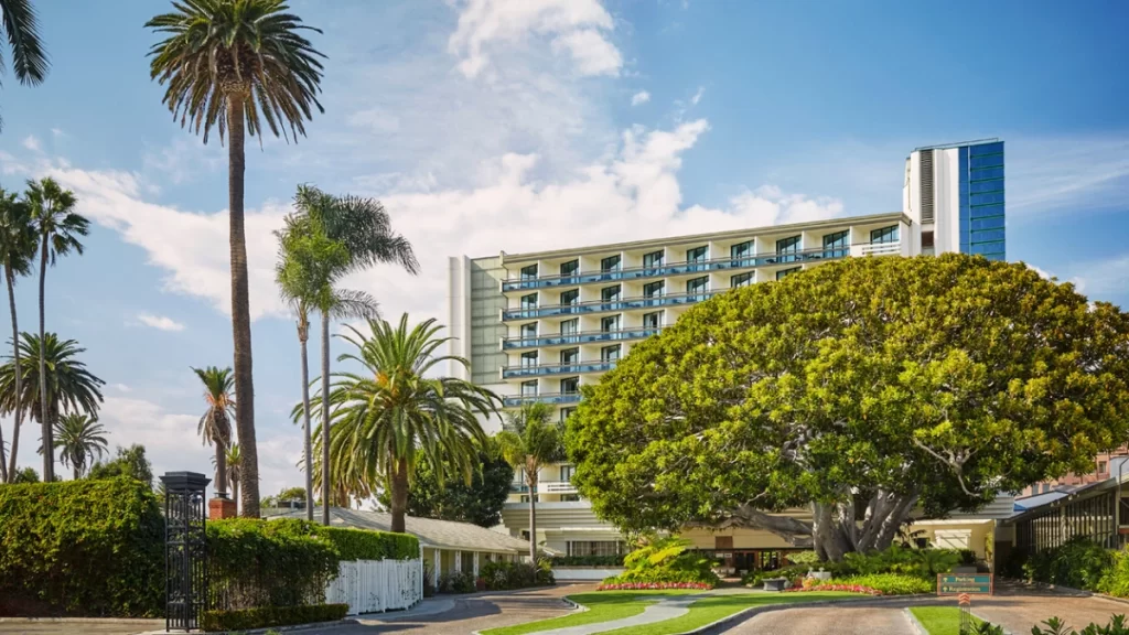 Private Los Angeles Airport Transportation to Fairmont Miramar Hotel & Bungalows